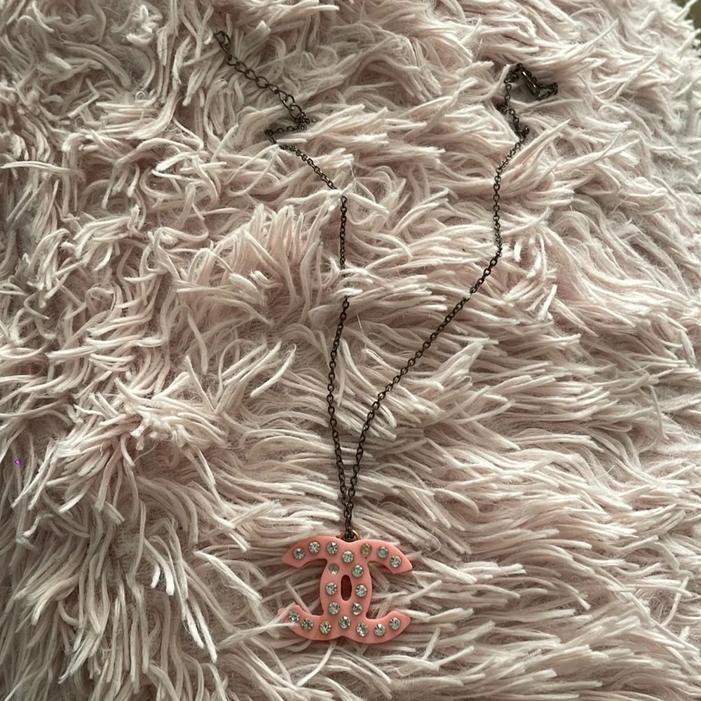 Baby Pink CC Rhinestone Necklace ๐ - Picture 1 of 2